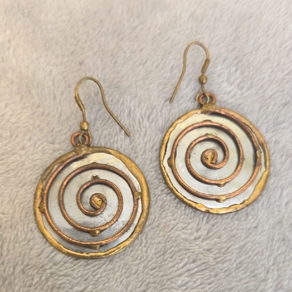 #198 Gold And Silver Tone and White Spiral Earrings - Picture 1 of 2